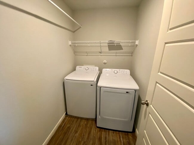 Building Photo - Great space w/ upstairs loft area as well!...
