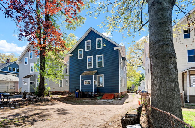 Building Photo - 253 Chatham St