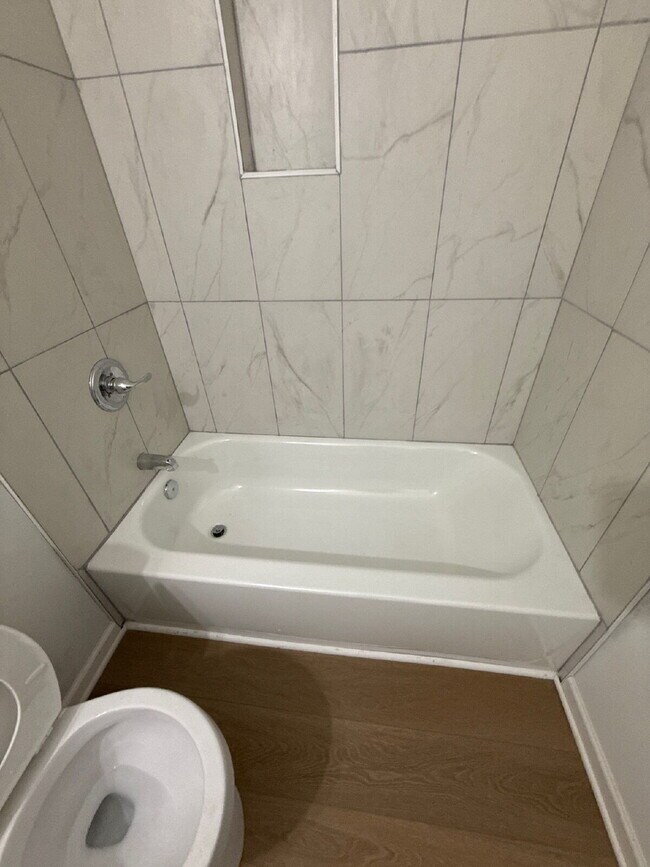 Building Photo - Fully Renovated Spacious 3BR in South Memphis – Section 8 Welcome