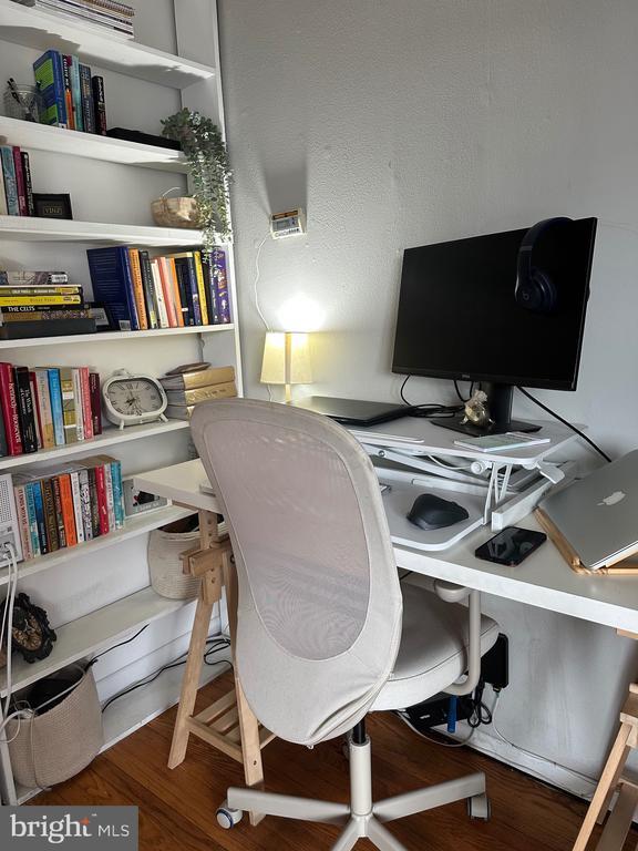 Building Photo - 275 Rochelle Ave