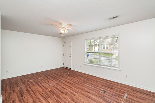 Building Photo - 3518 Acorn Woods Way,