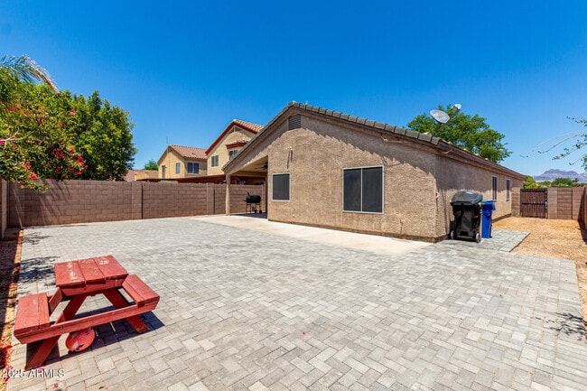 Building Photo - 1020 S Esmeralda