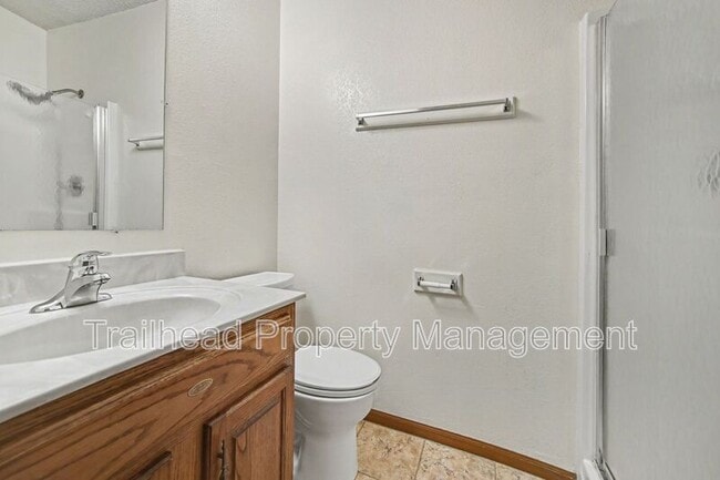 Building Photo - 410 NW Nottingham Ln