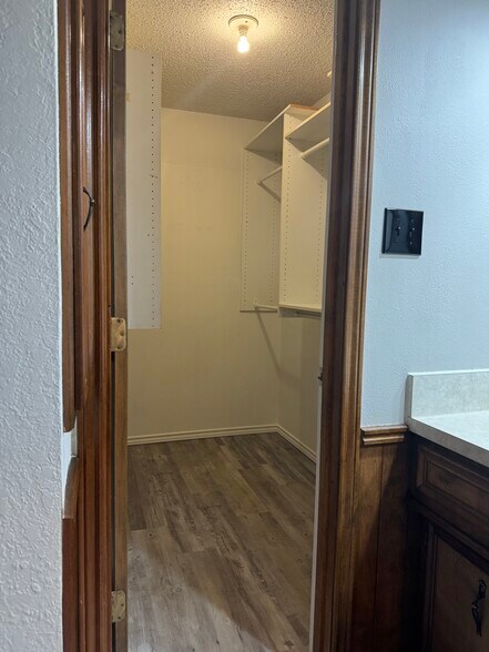 Building Photo - 8608 Geneva Ave