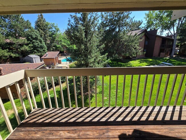Building Photo - Beautifully Renovated, Top Floor, 2 Bedroom 2 Bath East Boulder Condo for Rent!