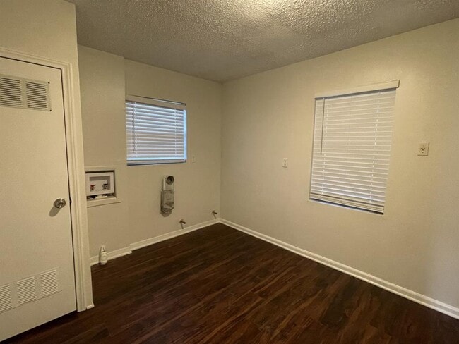 Building Photo - 2411 Montopolis Dr