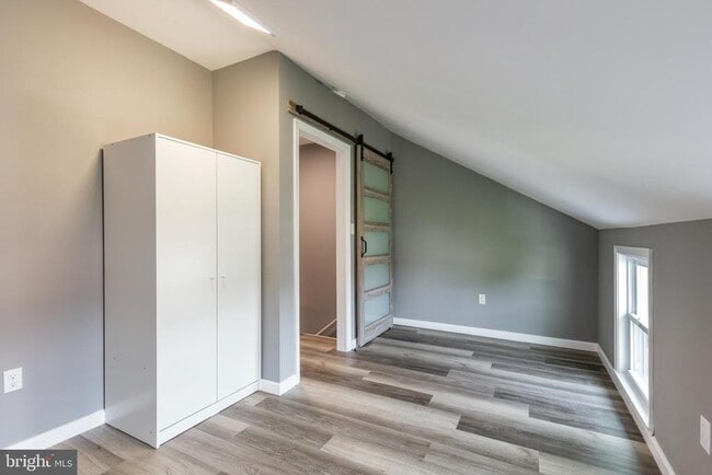 Building Photo - 454 Old Elm St