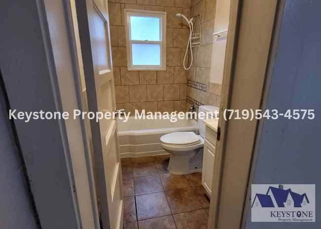 Building Photo - $475 Off Move In Special! 3 Bd/1 Bath House - Spacious Kitchen & Laundry Room $950/$950