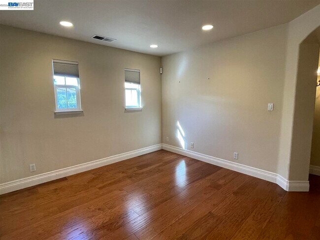 Building Photo - 9332 Mediar Dr