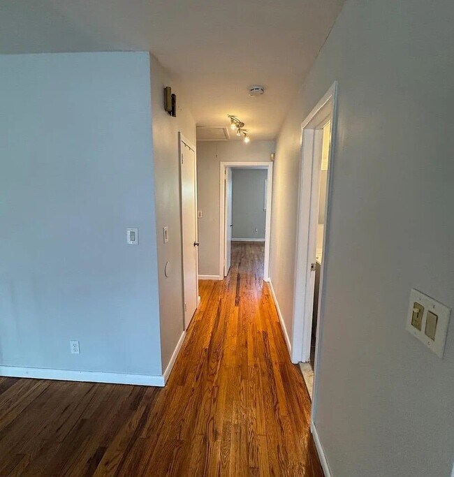 Building Photo - 1038 Kingsland Ln