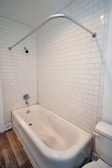 Building Photo - 826 N Humboldt St