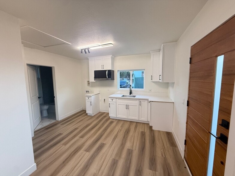 Building Photo - 1012 W Vesta St