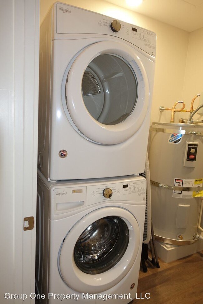 Building Photo - 3 br, 2.5 bath House - 611 S. 8th St. #402