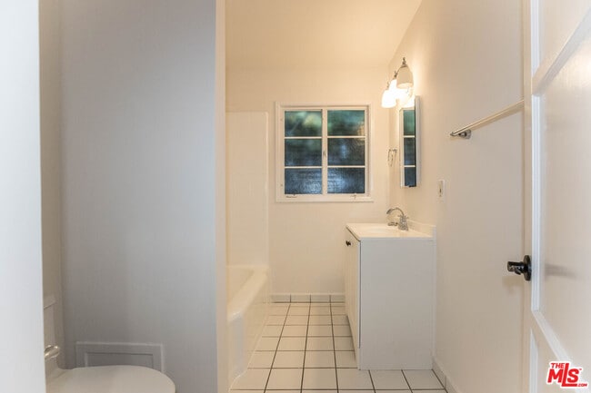 Building Photo - 437 N Swarthmore Ave