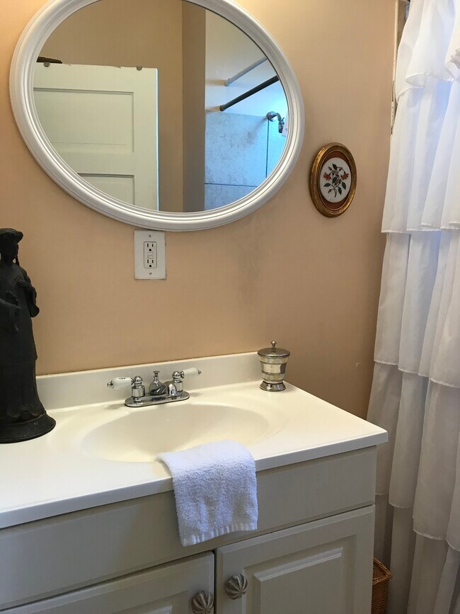 Building Photo - 1036 Mehle St