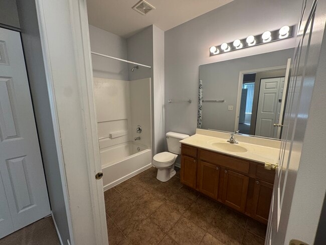 Building Photo - 1574 Millbrook Dr