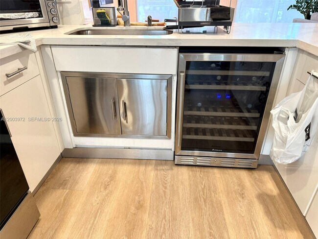 Building Photo - 6420 NW 109th Ave