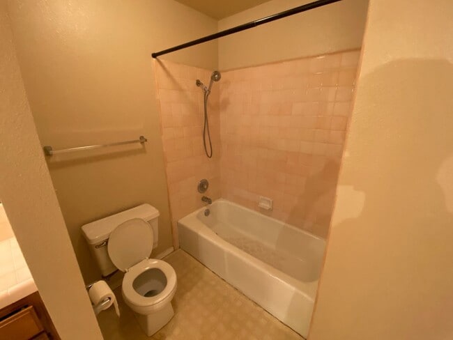 Building Photo - North West Fresno Home, 3BR/2BA, 1878sf, B...