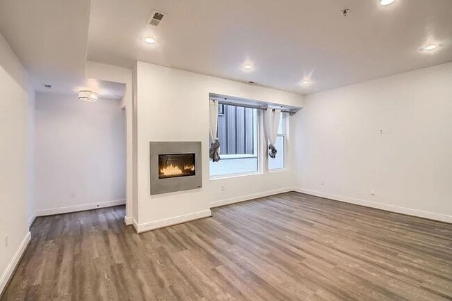 Building Photo - Modern LoHi Living with Rooftop Deck & City Views!!