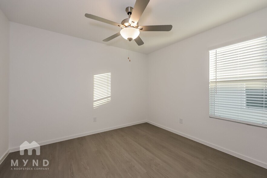 Building Photo - 2700 Ctr Crk Ln