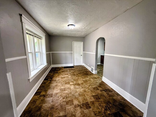Building Photo - 4 Bedroom 1 Bathroom Single Family Home for Rent!