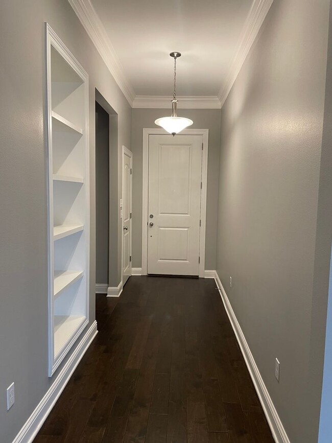 Building Photo - Stunning 3 Bedroom Legacy Home