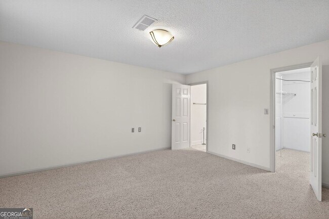 Building Photo - 1 Fairway Dr