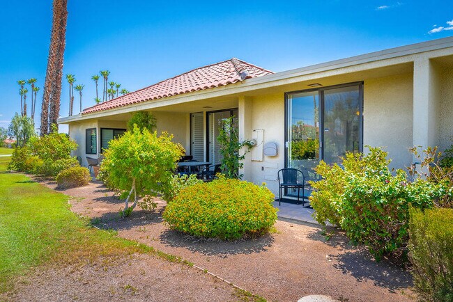 Building Photo - 689 N Majorca Cir