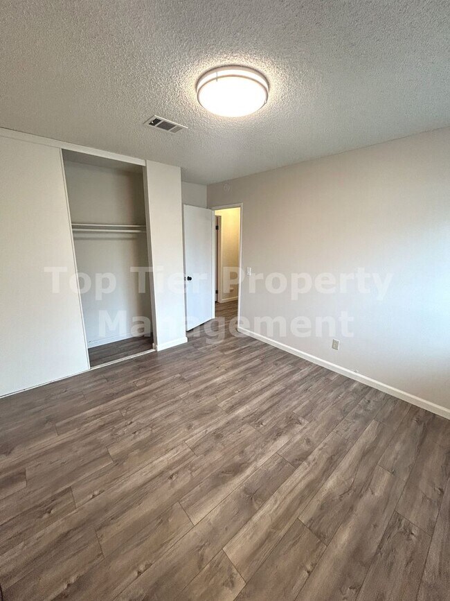 Building Photo - Beautiful 4 Bed/2 Bath House in Central Oceanside - Available NOW***