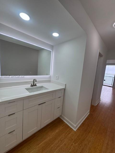 Building Photo - 801 N Venetian Dr