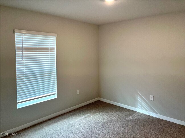 Building Photo - 3020 N Lakewood Rd