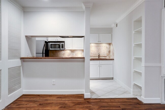 Building Photo - 3131 Cummins St