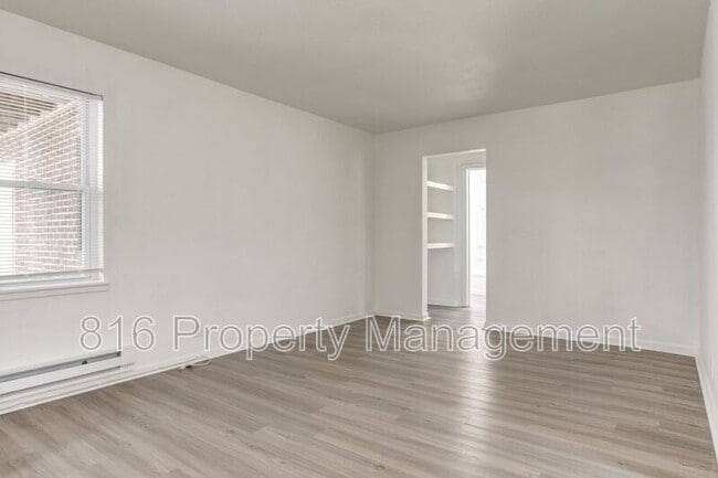 Building Photo - 1613 Everett Ave
