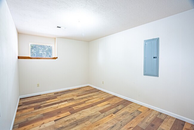 Building Photo - 10809 N McLaughlin Rd