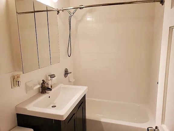 Building Photo - "Charming 1-Bedroom Oasis in the Heart of Brooklyn – Your Perfect Urban Retreat!"
