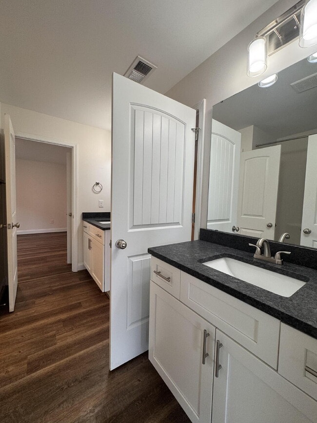 Building Photo - Inquire today on how to get FREE rent!