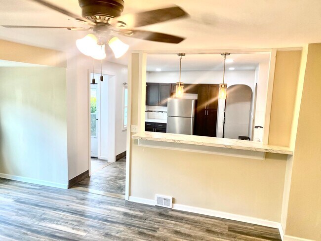 Building Photo - 60 Bridgeman St