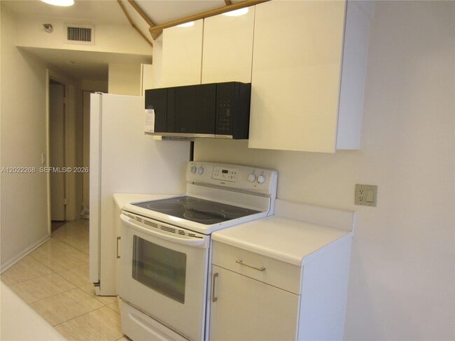 Building Photo - 3610 Yacht Club Dr