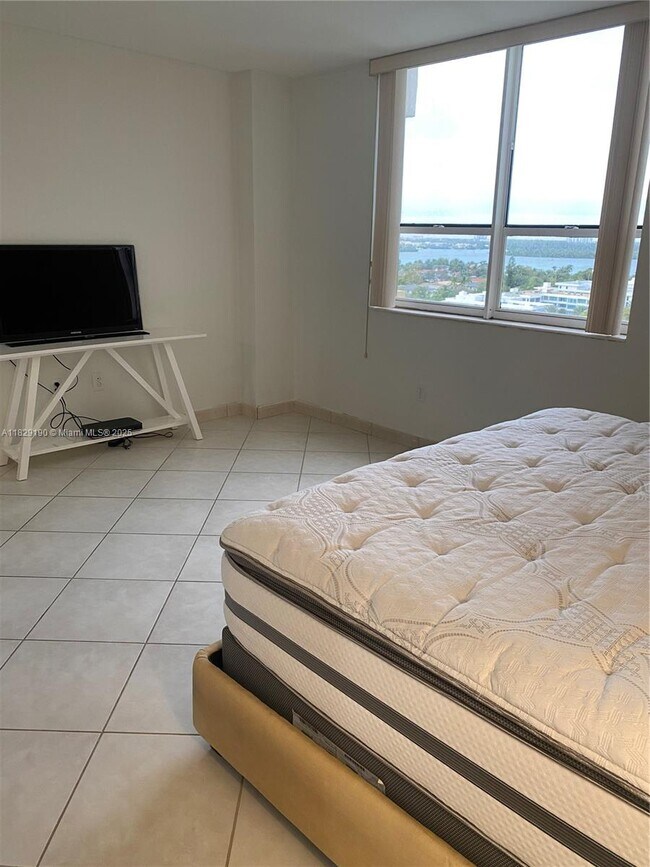 Building Photo - 10185 Collins Ave