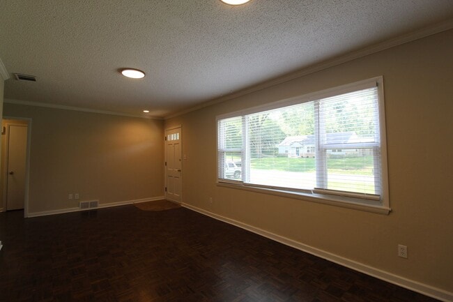 Building Photo - 3 Bedroom 1 Bath House in Prairie Village