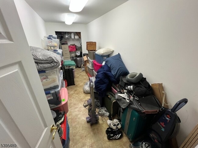 Building Photo - 497 Division Ave