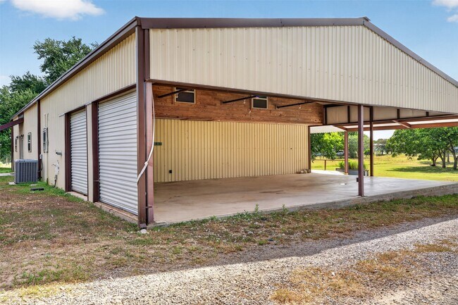 Building Photo - 3961 Clay Crk Rd