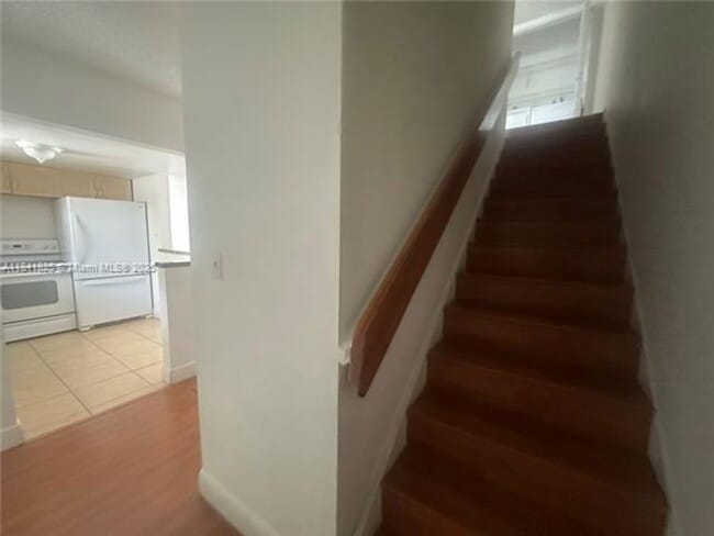 Building Photo - 9375 Fontainebleau Blvd