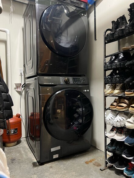 Building Photo - 221 E College St