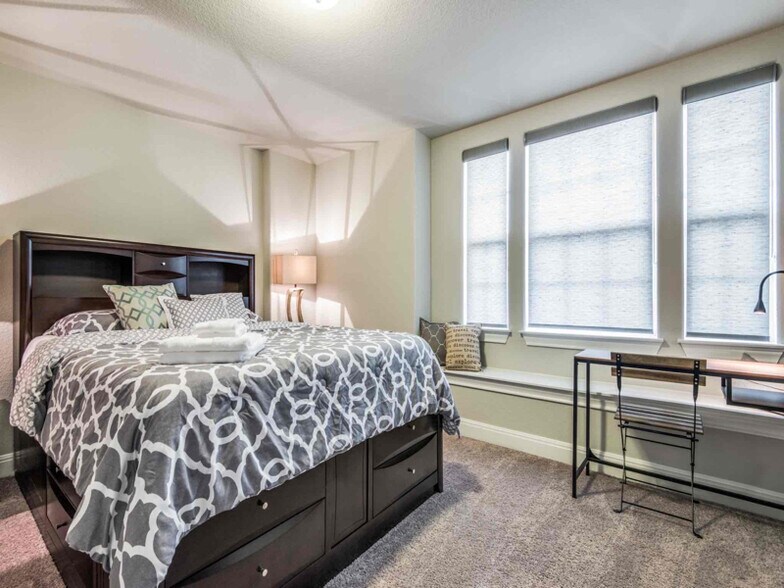 Building Photo - 232 Grand Vista