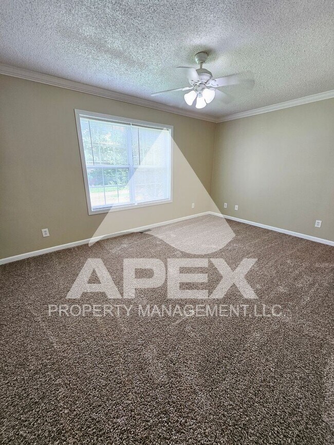 Building Photo - MOVE-IN SPECIAL!! NO RENT UNTIL APRIL! - 3 Bd | 2 Ba Top Floor Condo in West Knoxville!