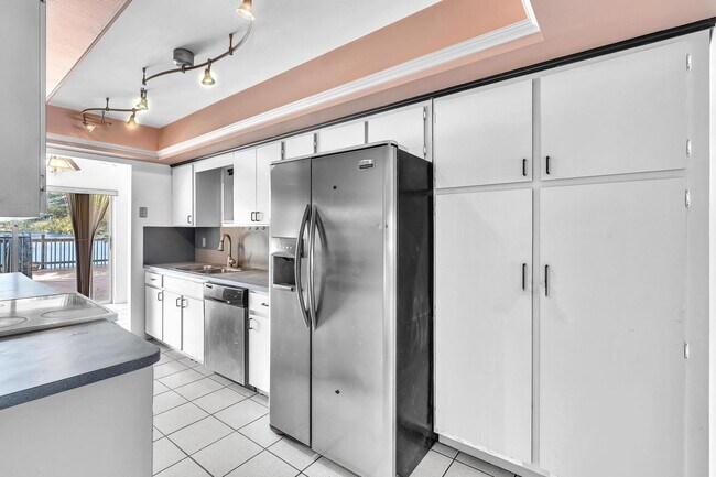 Building Photo - 5551 SW 57th St