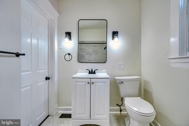 Building Photo - 6504 Rosemont Ave