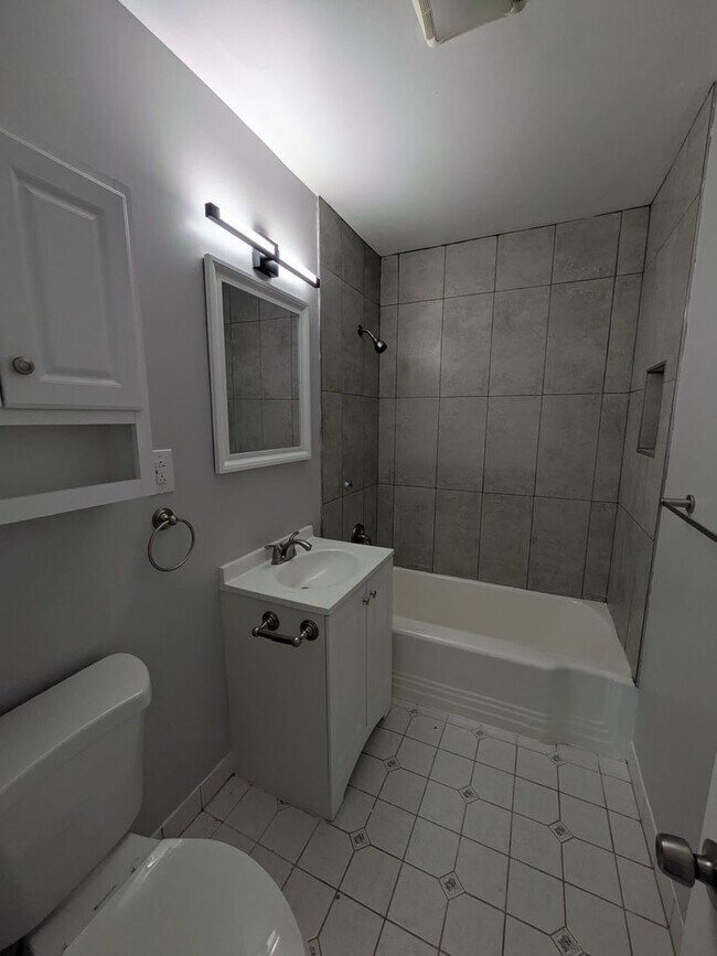 Building Photo - 2404 S 18th St