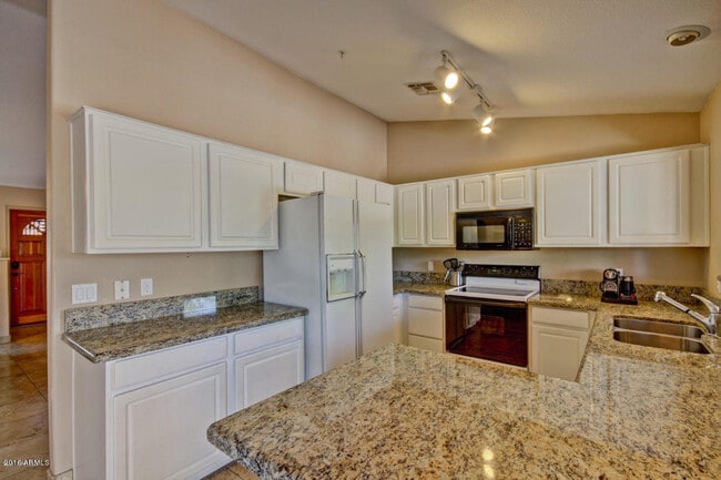 Building Photo - 14052 N La Casa Dr